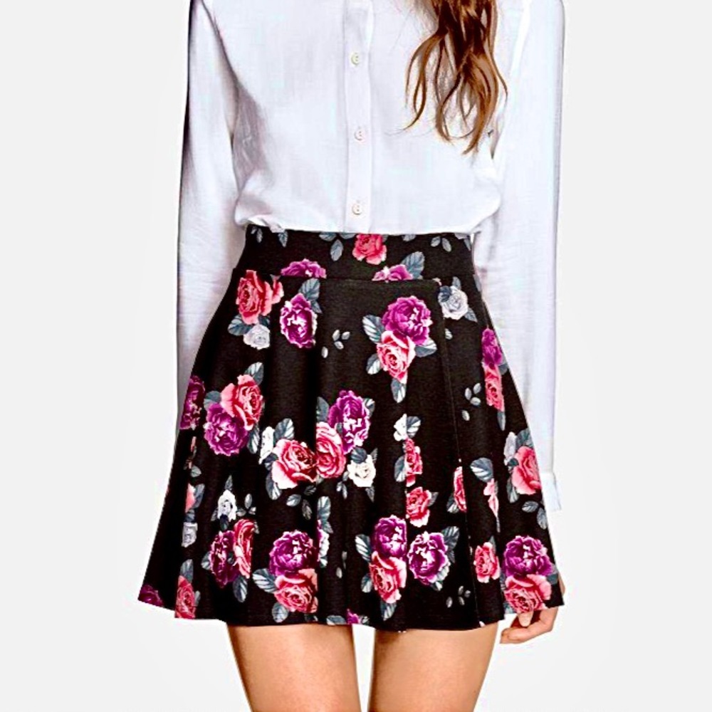 🌺 NWOT Floral Skater Skirt